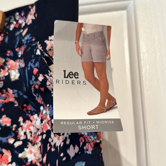 Lee Rider midrise short 12 m NWT - Picture 2 of 5